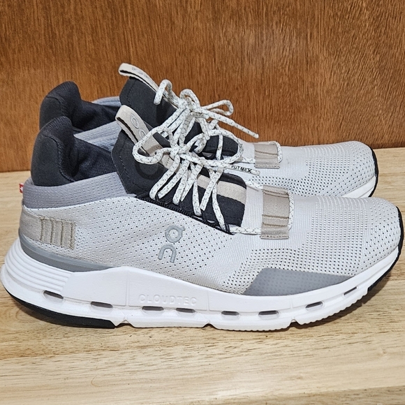 On Running Women's Black and White Sneakers Size 8.5 - Picture 2 of 16